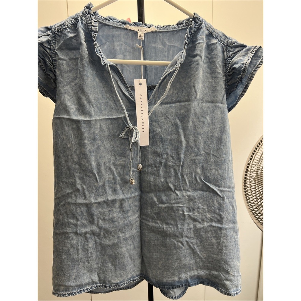 Jane + Delancey brand flutter sleeve denim blouse size Small